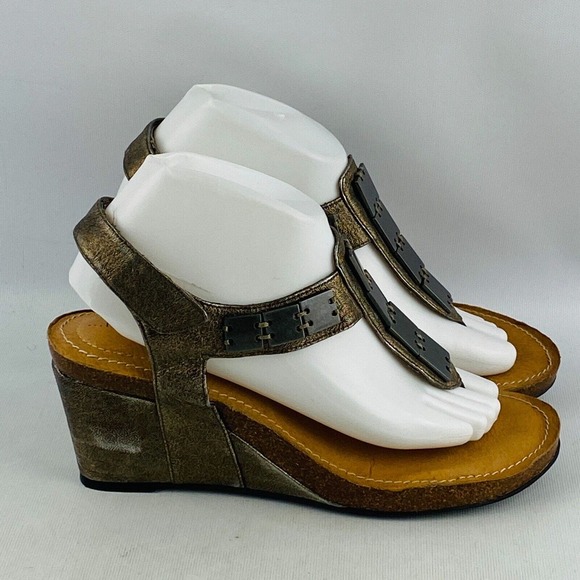 Womens 9M Me Too Kaylen Wedge Sandals Metallic‎ Gold Leather Cork Soles 3" Heels - Picture 2 of 10